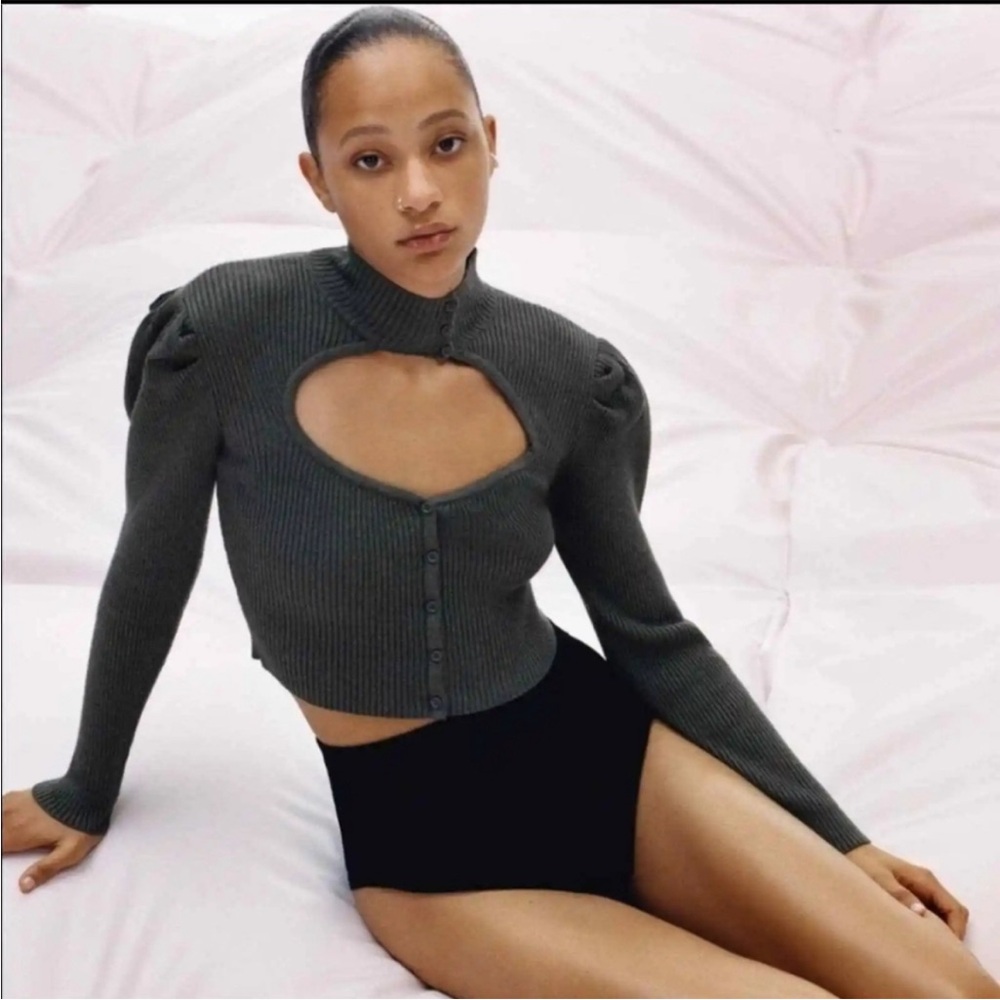 Zara cutout sweetheart sweater size M NWT never been worn